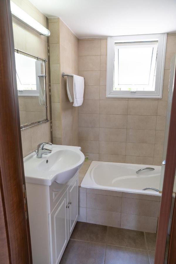Fig Tree Villa Ekaterina 3 Bdrm Protaras Ngoại thất bức ảnh